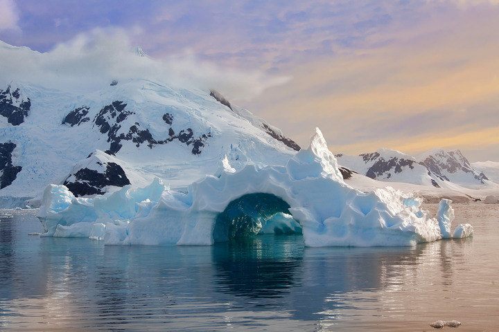 Wiencke Isl - Port Lockroy - Paradise Bay & Neumayer Channel 